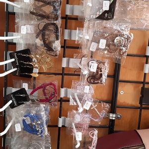 Bracelets/necklace assortment
